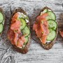 Menu55 - Брускета с лососем и огурцом