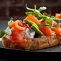 Menu55 - Брускета с лососем и микс салатом